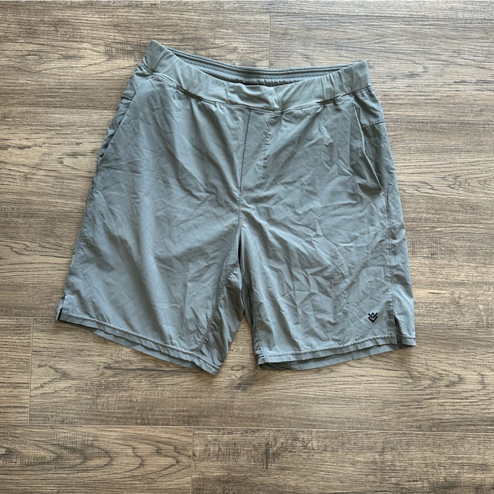 veece | shorts